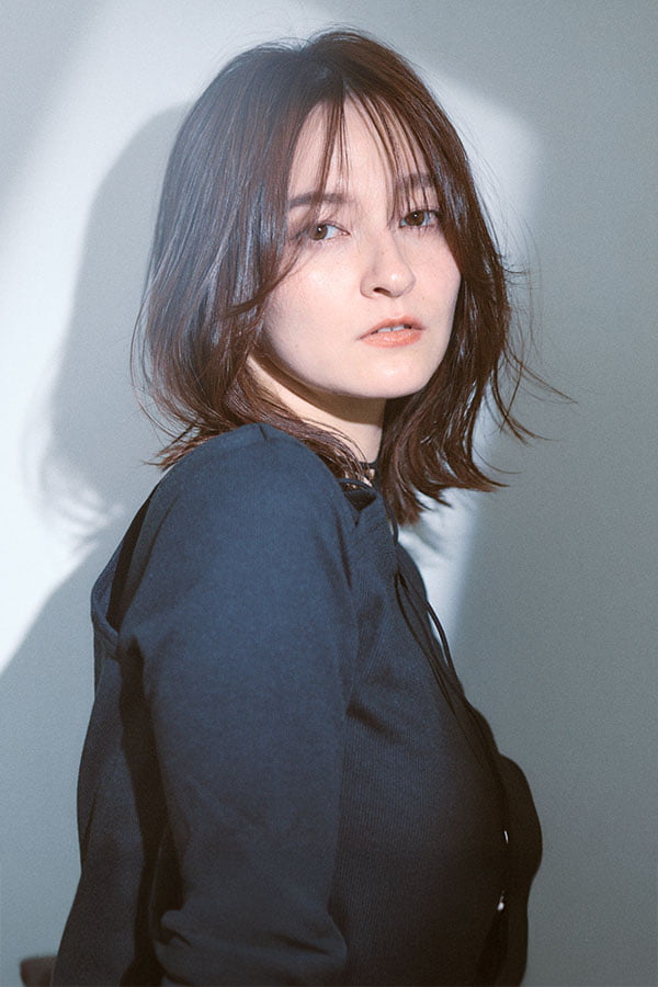 シースルーバング×くびれミディ