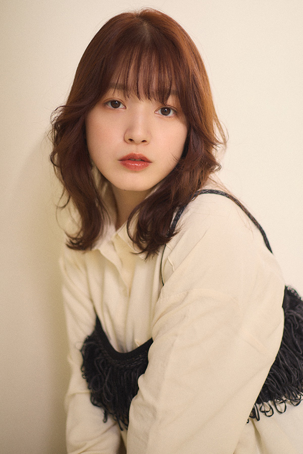 大人かわいいくびれミディ