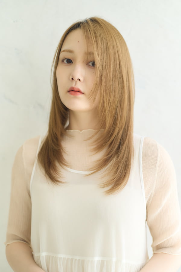ストレート×シアーベージュミディ